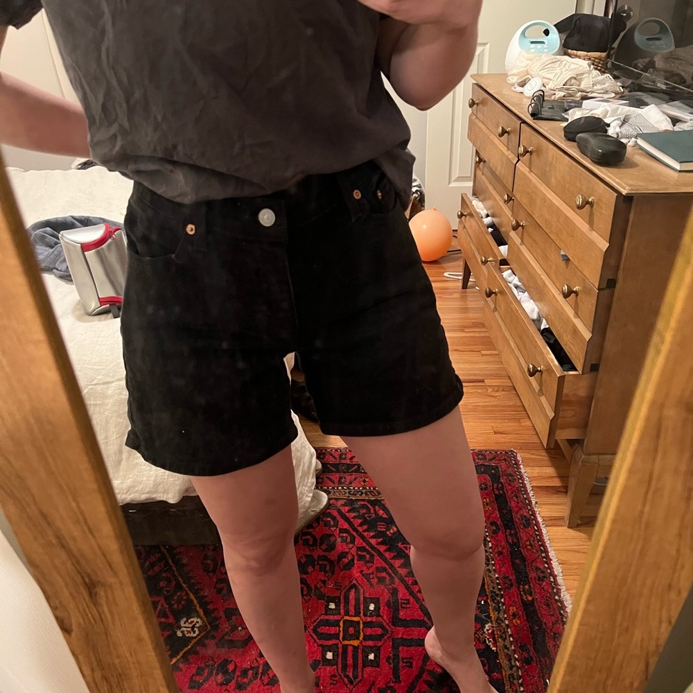 levi’s mid length shorts